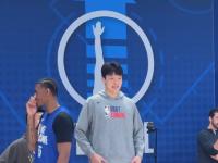 乐鱼真人体育娱乐-关于被选中前还在吃炸鸡！杨瀚森式幽默逗笑美女主持人的信息