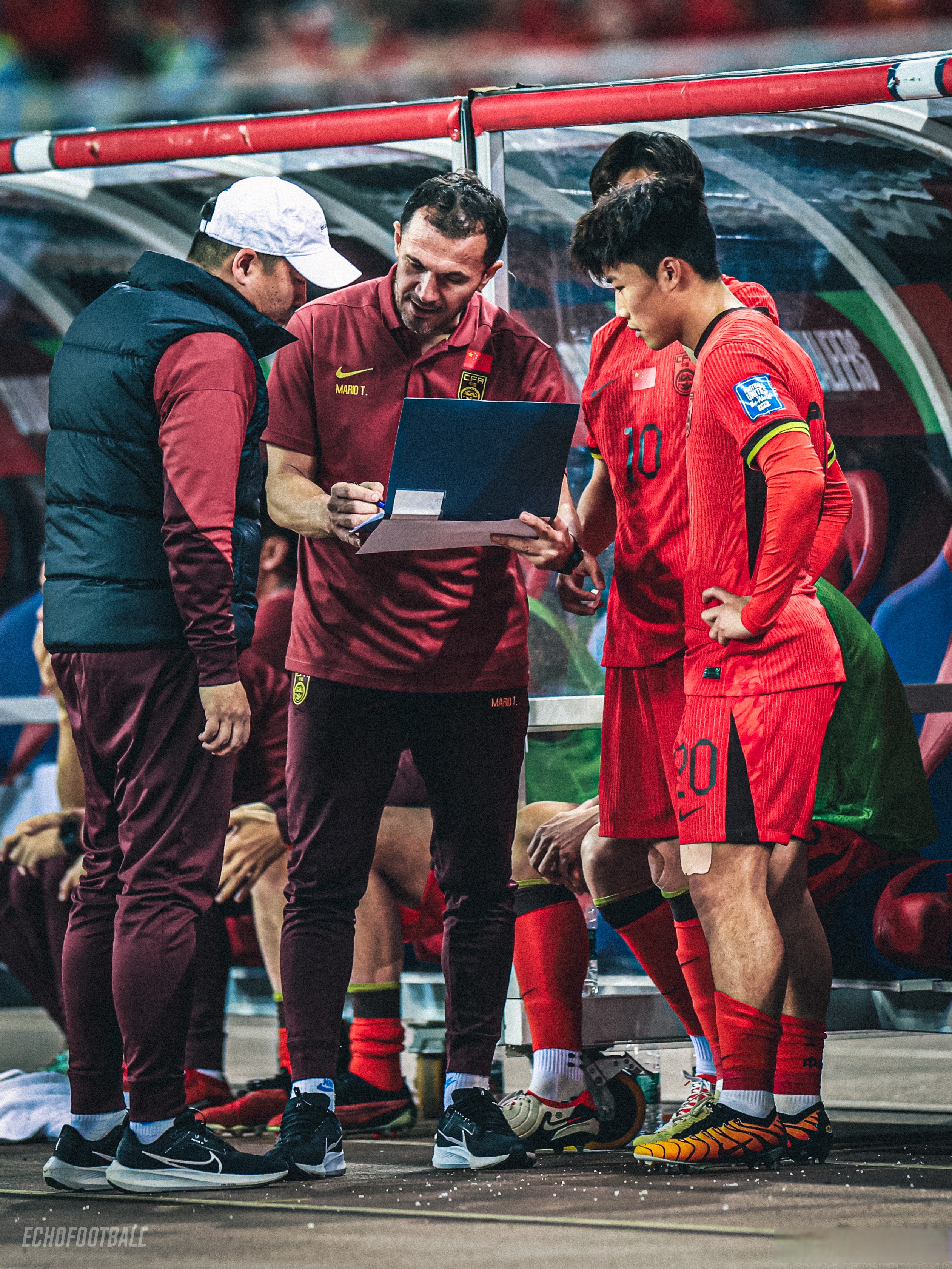 国足1：0小胜中国香港，谢文能表现疲软或遭抛弃
